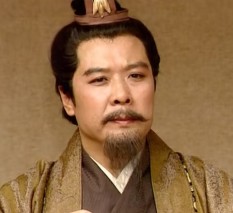 乱世棋局中的身份博弈：袁绍礼遇刘备的深层逻辑