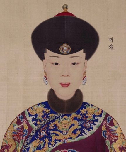 乾隆情深：忻贵妃薨逝后的五日朝堂空寂与帝王柔肠