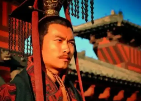 曹丕上位背后的双面谋士：三公之尊与“丑侯”之殇