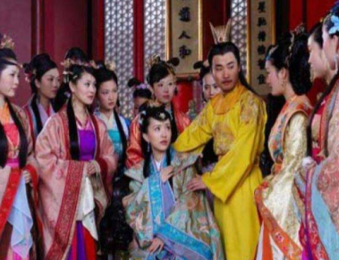 古代小妾有一个特权，正房夫人都嫉妒