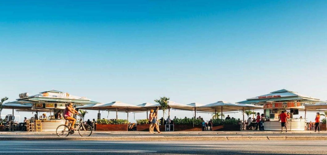 只为好奇，勇闯天下。但展手天地平量。迷失方向，路逢三岔。误入歧途怎归家猜解哪一个最佳成语解释落实释义