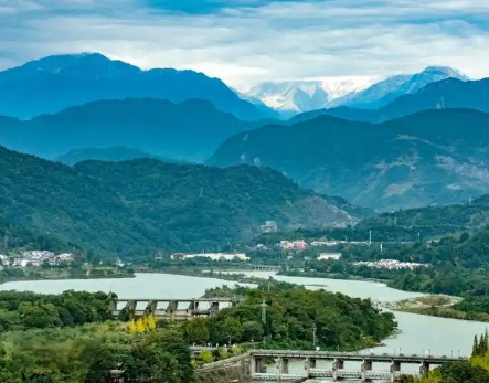 都江堰：千年古堰铸就世界文化遗产辉煌