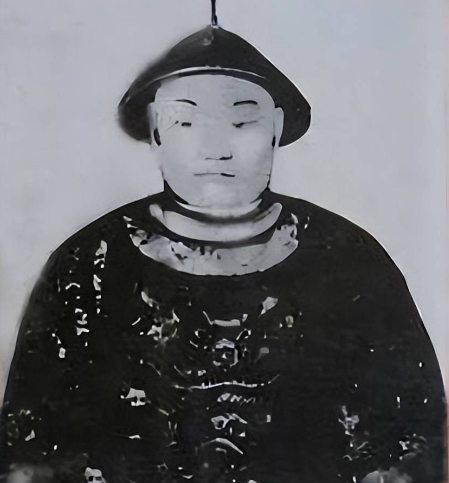 施琅：功过交织的海疆传奇——从降将到靖海侯的双面人生